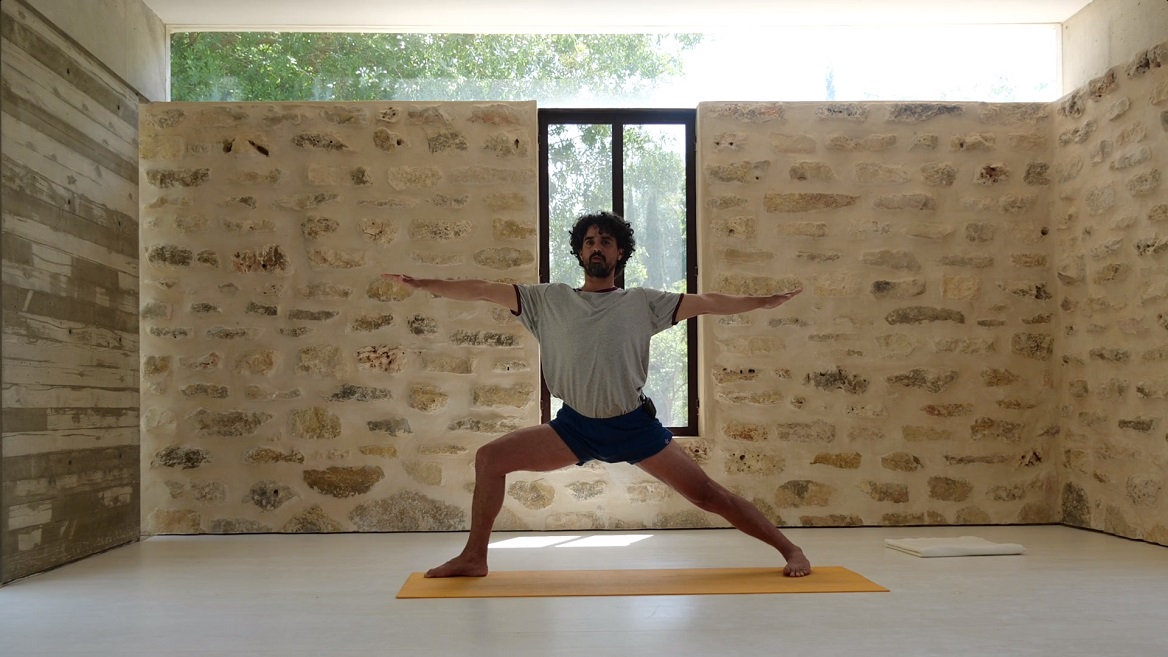 קורס איינגר יוגה למתחילים- שיעור ראשון